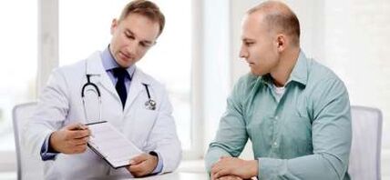ผู้เชี่ยวชาญด้านระบบทางเดินปัสสาวะรักษาอาการตกขาวทางพยาธิวิทยาในผู้ชาย